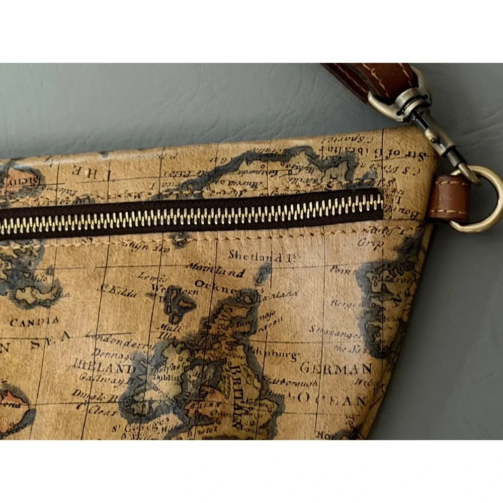Patricia Nash embark stylish